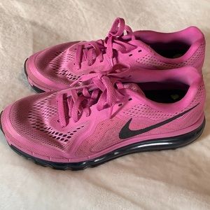 Nike AirMax Sneakers